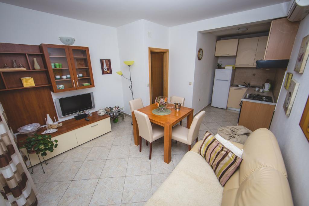 Apartment Karla&Nella Stobreč エクステリア 写真