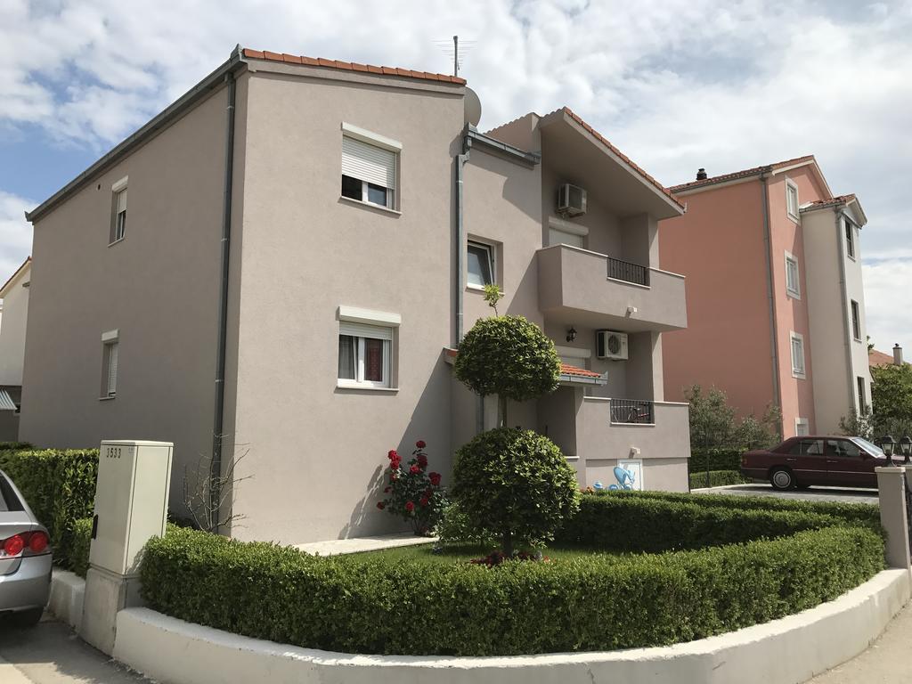 Apartment Karla&Nella Stobreč エクステリア 写真